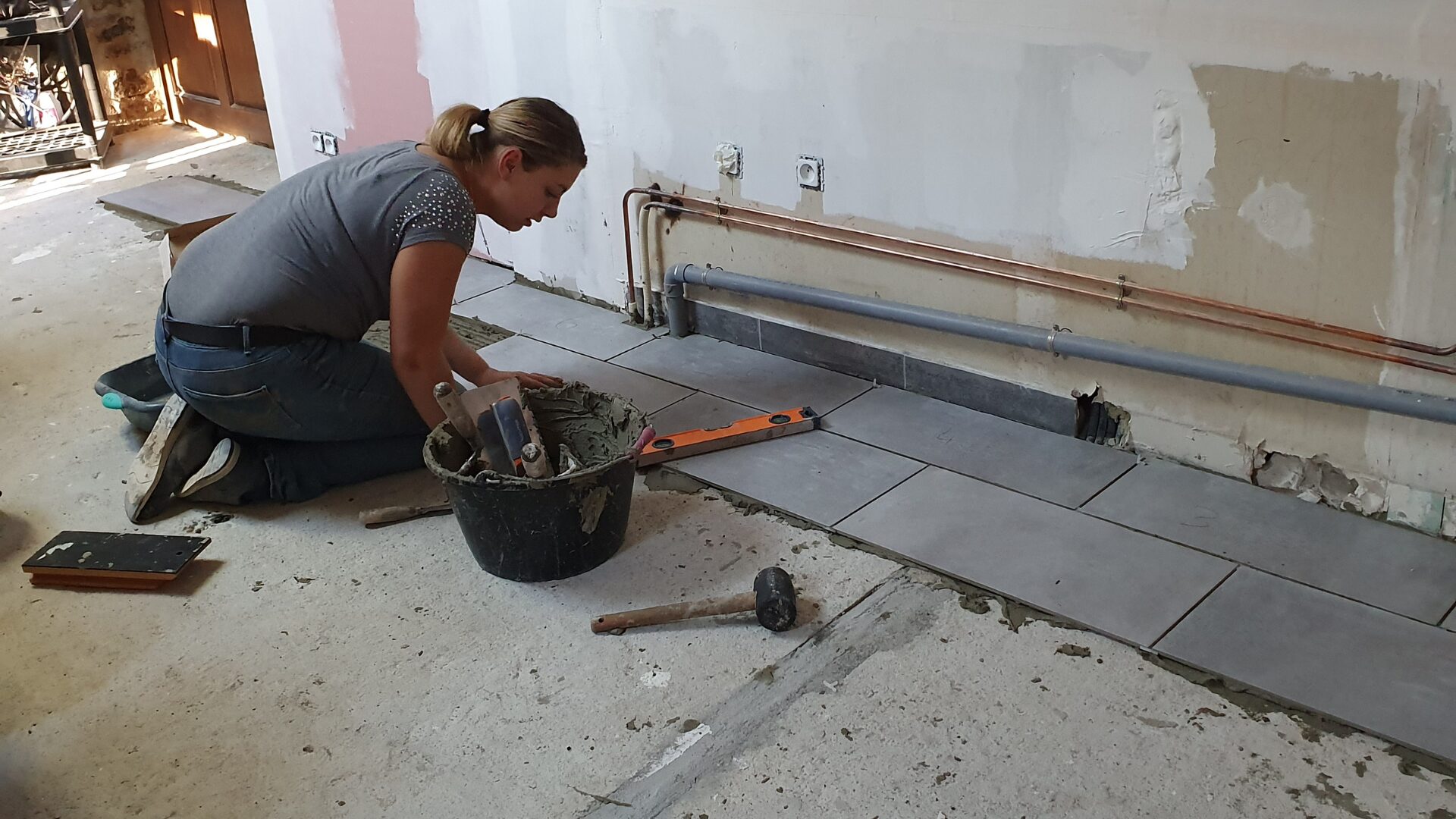 rénovation-maison-en-pierre-carrelage